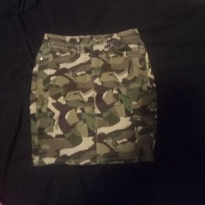 Venus camouflage size 2 skirt